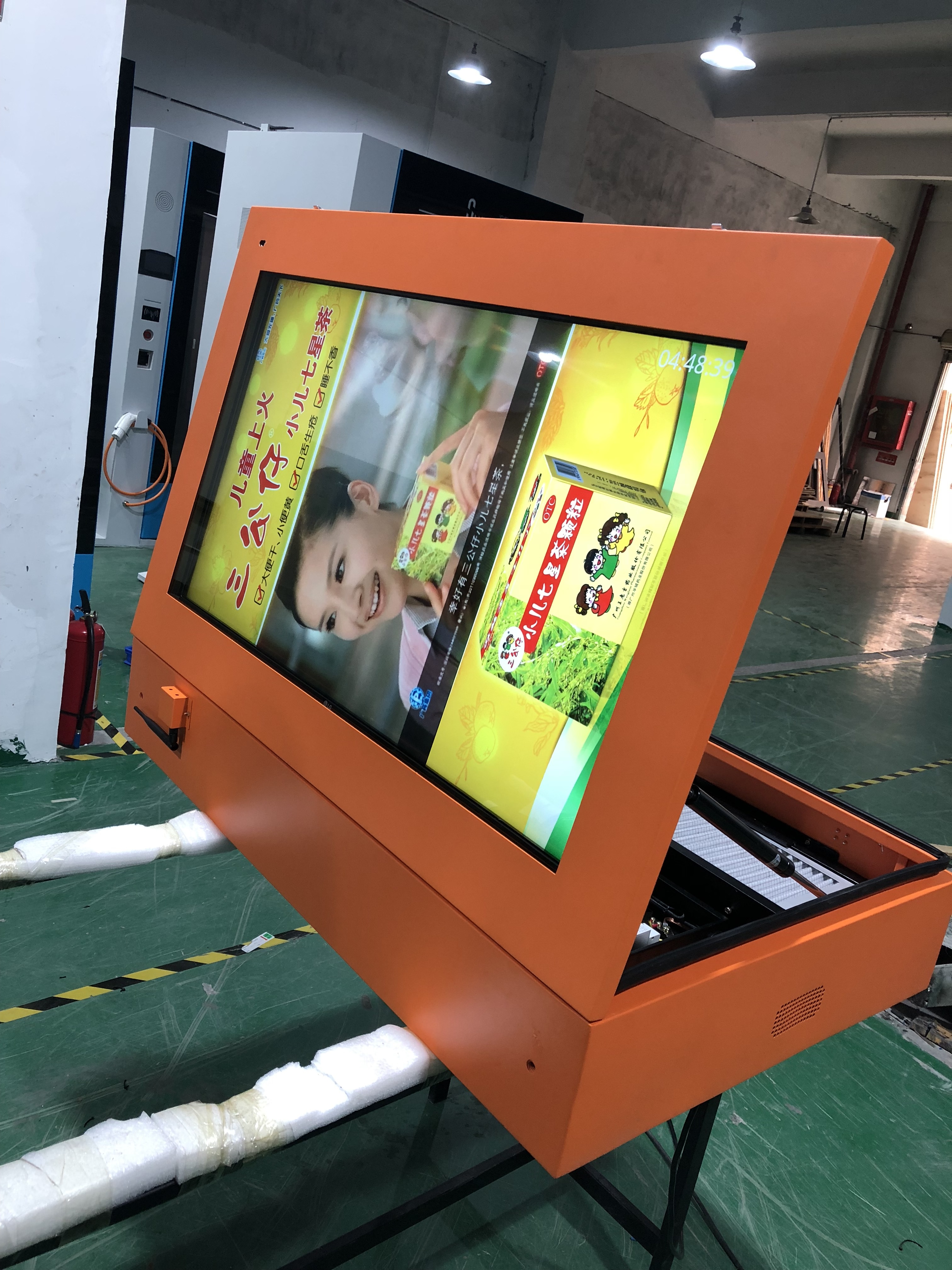 户外广告机55寸壁挂,支持各种外观尺寸定制