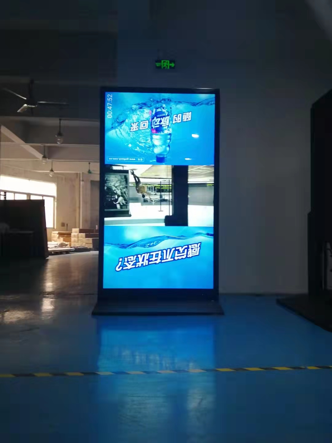 立式广告机86寸,支持各种外观尺寸定制