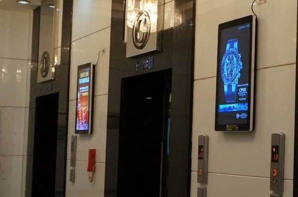 羿睿液晶广告机