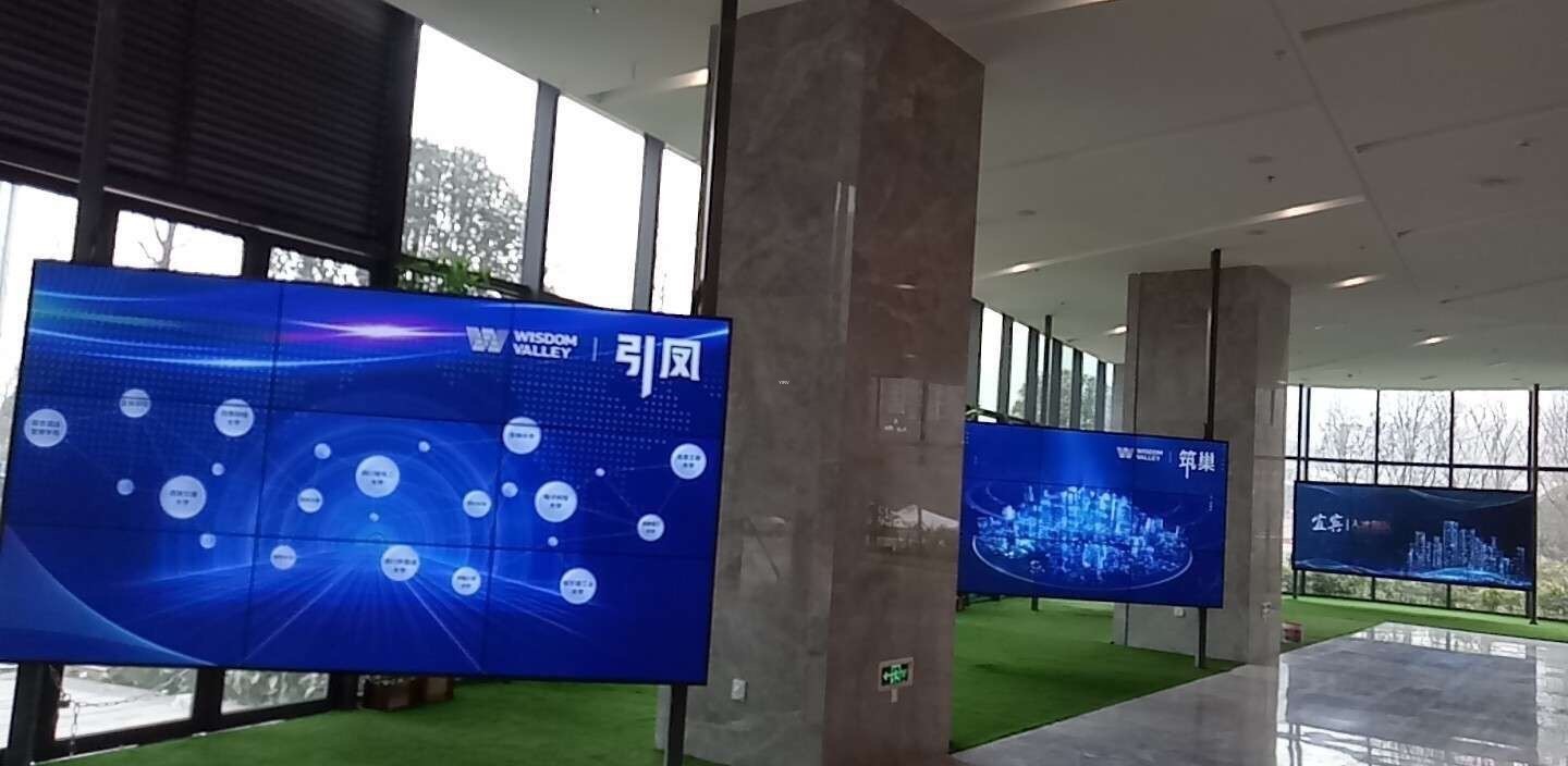 羿睿液晶广告机