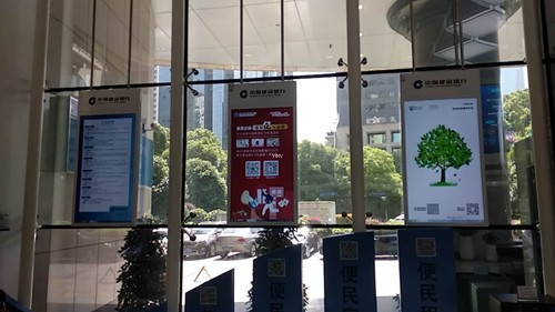 羿睿液晶广告机