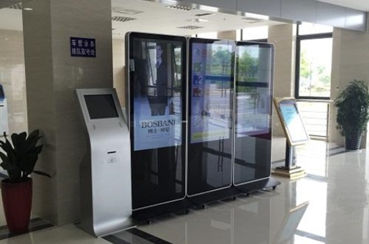 {tag}液晶广告机