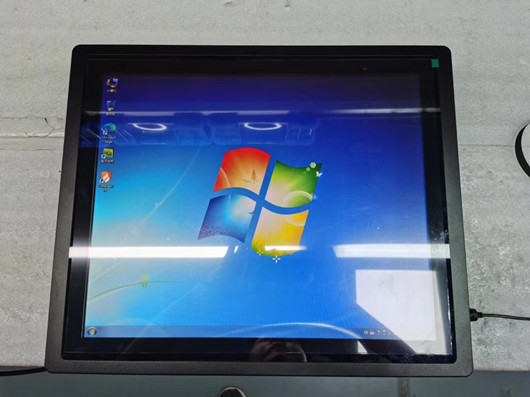 嵌入式工控触摸一体机