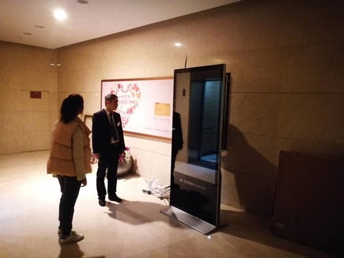 {tag}液晶广告机 {tag}液晶广告机